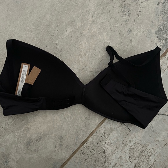 SKIMS Black Bra - Picture 3 of 3